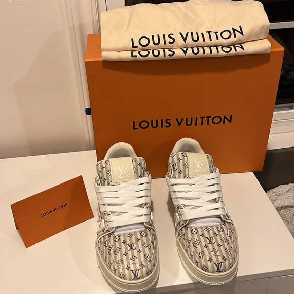 Louis Vuitton Trainer Sneaker - Picture 9 of 11